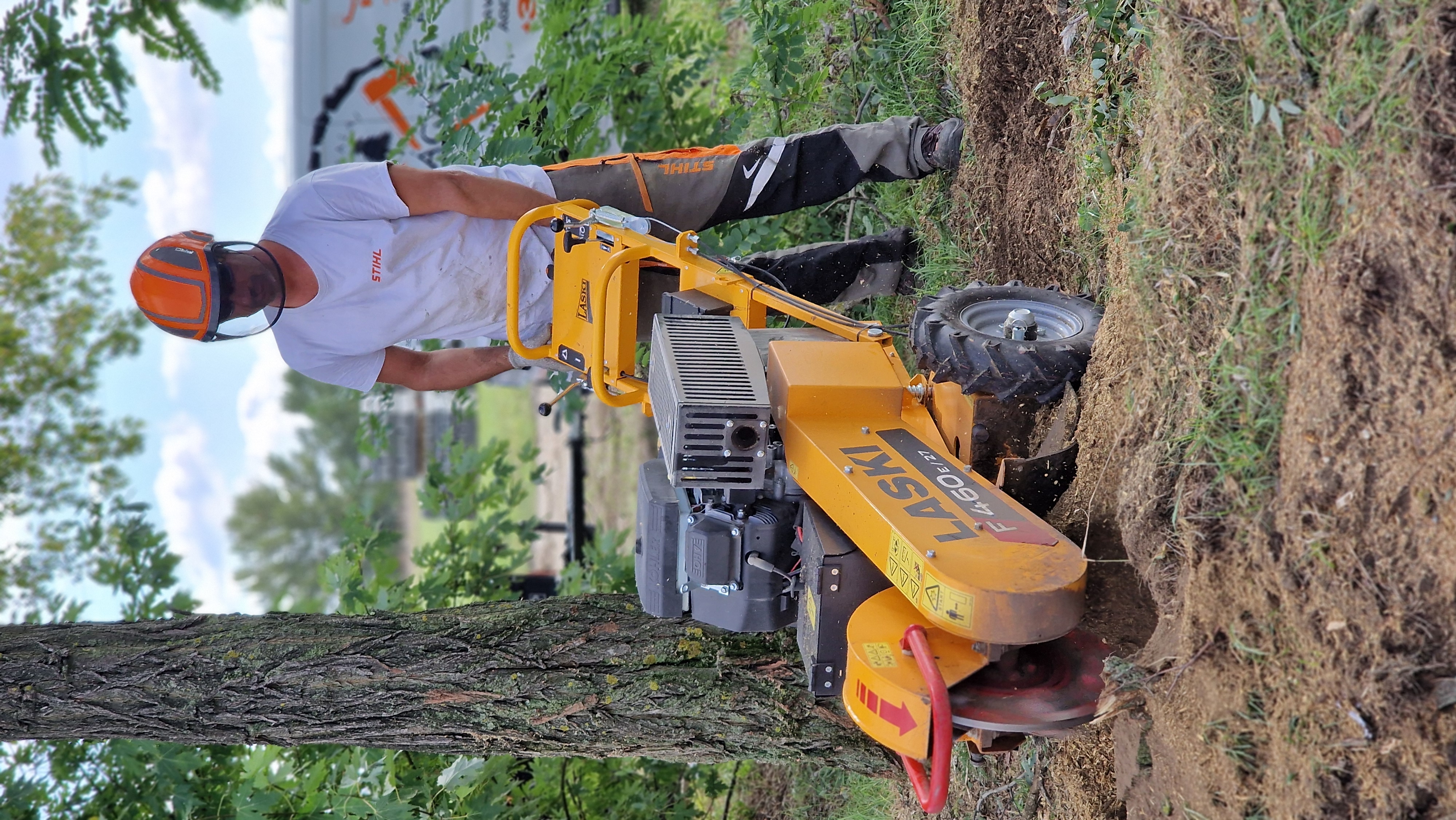 Tuskómarás - tuskómaró géppel dolgozó munkás
